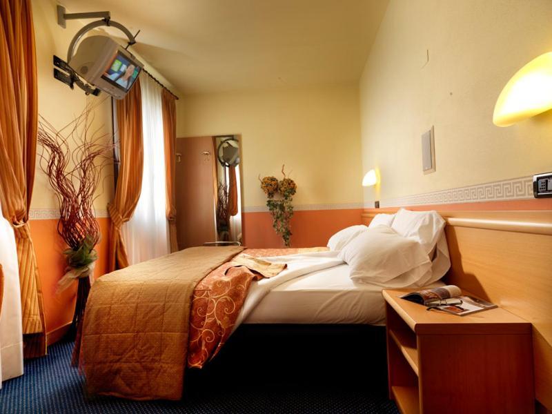 Hotel & Roma